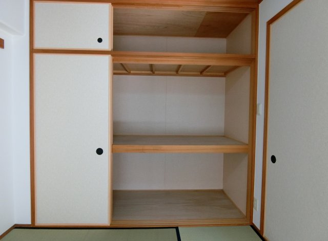 サーパス西福原の収納