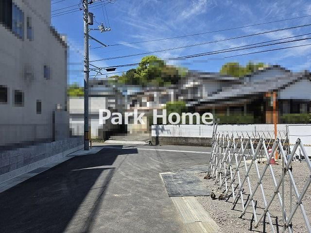 高知市旭天神町 -１号地-新築戸建ての前面道路含む現地写真