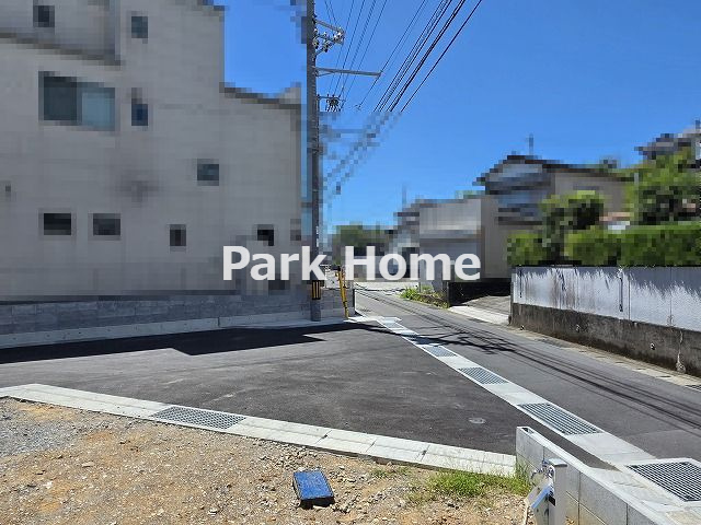 高知市旭天神町 -１号地-新築戸建ての前面道路含む現地写真|2025.9月：現況