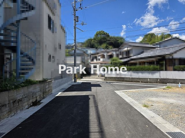 高知市旭天神町 -１号地-新築戸建ての前面道路含む現地写真|2025.9月：現況