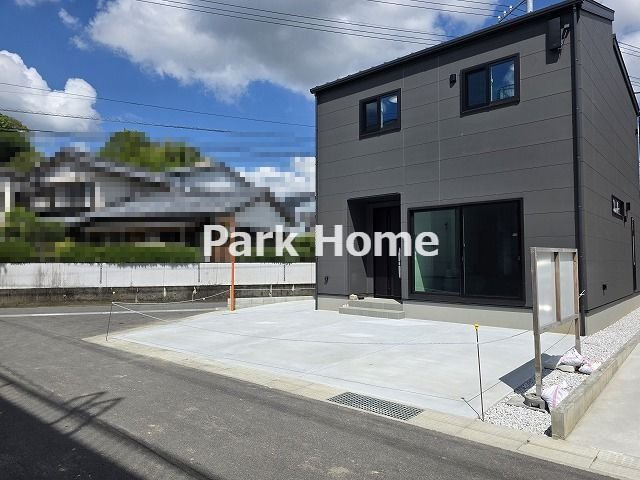 高知市旭天神町 -１号地-新築戸建ての駐車場