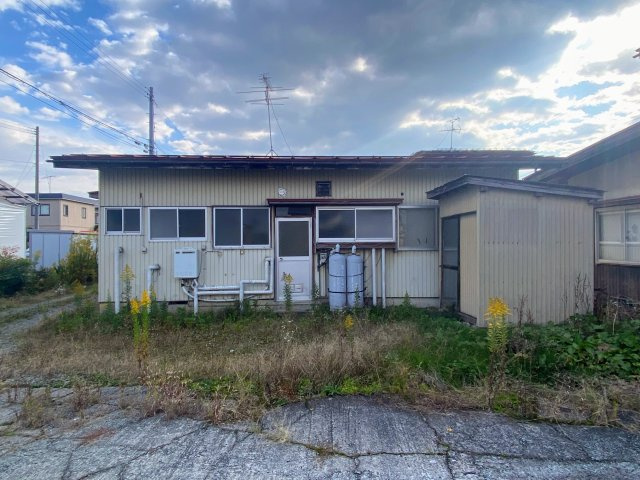 寒河江市大字高屋字西浦92の外観|建物は老朽化が著しいため使用できません。