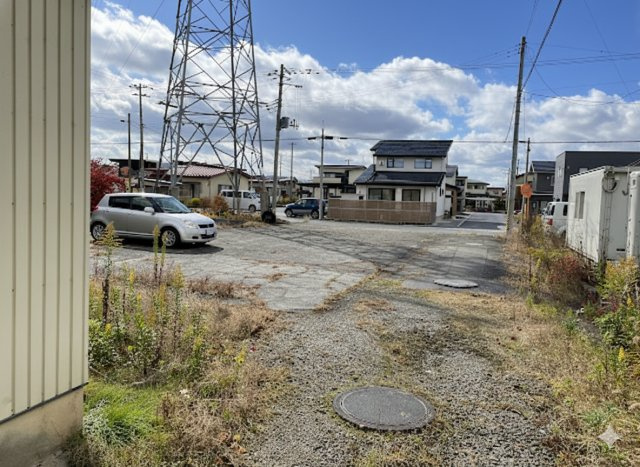 寒河江市大字高屋字西浦92の外観|現在駐車場になっている北側の土地