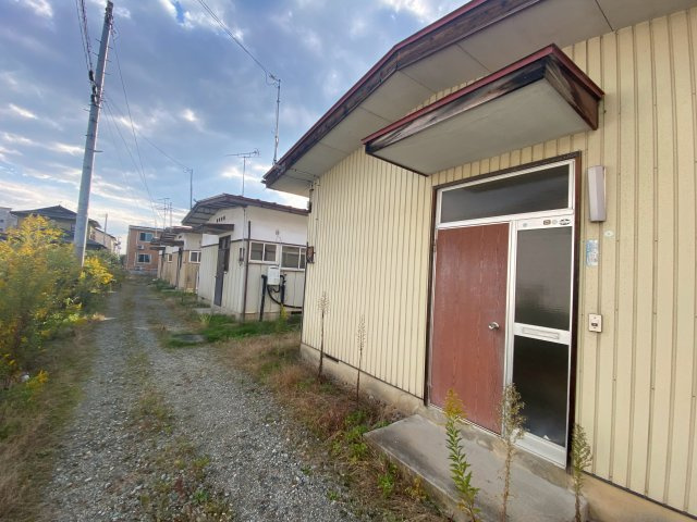 寒河江市大字高屋字西浦92の外観|建物は老朽化が著しいため使用できません。