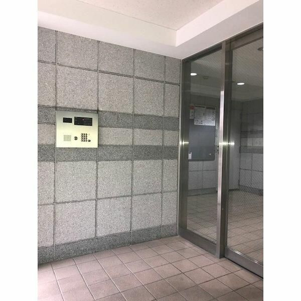 スカイコートヌーベル新宿落合のエントランス