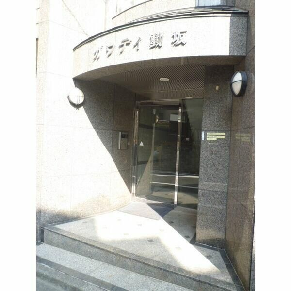 ガウディ動坂のエントランス