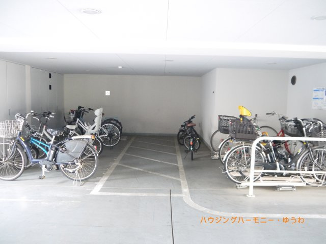 【駐輪場】 | ウィンシティ成増 | 屋根付きの駐輪場となっていますので、雨の日でも大切な自転車が濡れずに済みます。