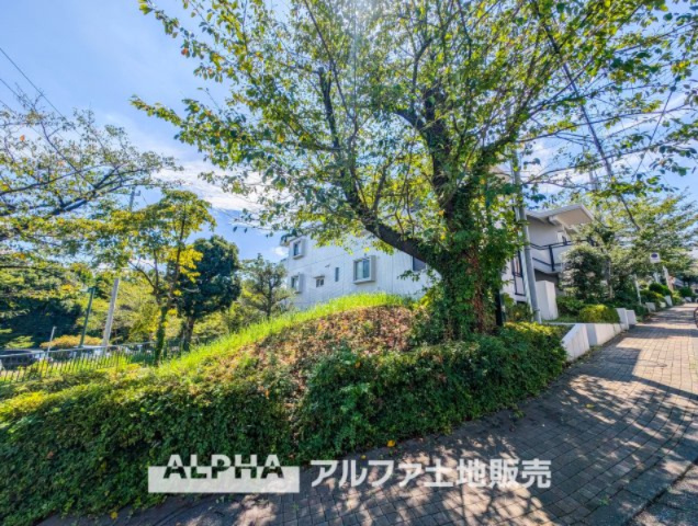 グリーンヒル貝取の外観|【Blue sky】
◆青空に包まれて◆ベランダから望む紺碧の空。外を眺め時を忘れるなんて、ひさしかたぶりだろうか。こんなにも広く美しい情景が我が家にも広がっているなんて。こんな時間を大切にしたい。