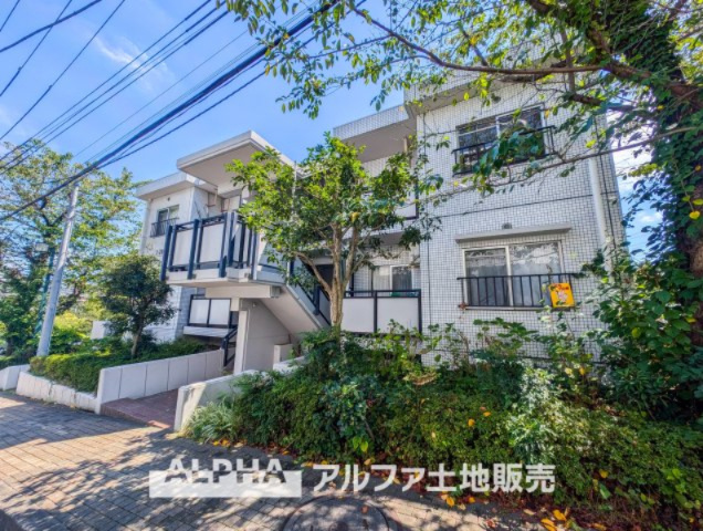 グリーンヒル貝取の外観|【Green orchestra】
◆緑のオーケストラ◆窓の外を見渡すと風光明媚な緑の景色。移ろう季節に表情を変えるグリーンとそれに呼応して変化する外観。緑とシンパシーし鳴りやまないオーケストラの邸宅