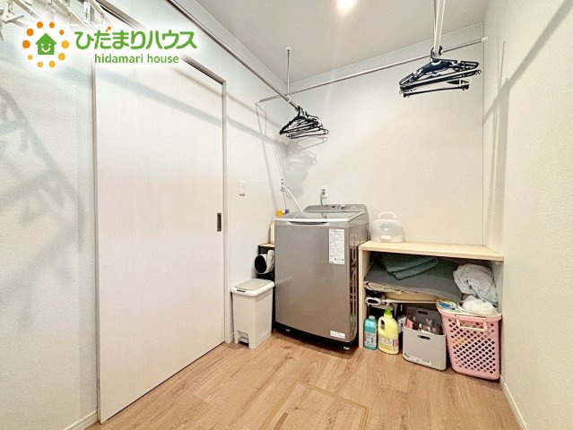 【ランドリースペース】 | 水戸市城東3丁目　中古戸建 | 家事がスムーズに進む、使い勝手のいいランドリースペース。天候に左右されずに干せる安心の設備。