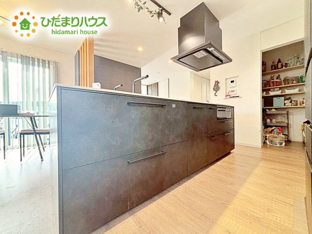 【キッチン】 | 水戸市城東3丁目　中古戸建 | 人気のオープンキッチンは、リビングにいるお子様からでもママの姿が見れ、安心な気持ちになれて寂しくない(^^)/
