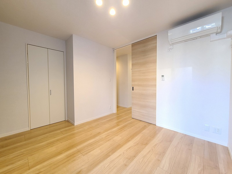 太陽の家の洋室|★洋室６帖の画像・各室にダウンライト＆エアコンを設置しています★