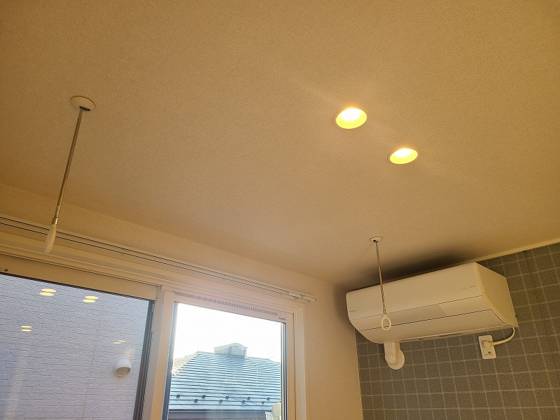 太陽の家の設備|★リビングに室内用の物干しフックを設置しています★