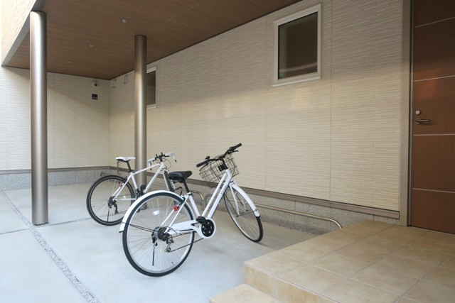 太陽の家のその他共用部分|★敷地内に自転車駐輪場を完備！防犯カメラを設置しています★
