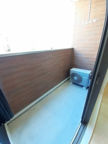 アルカンシエル北島のバルコニー|暖かな日差しのふりそそぐバルコニー