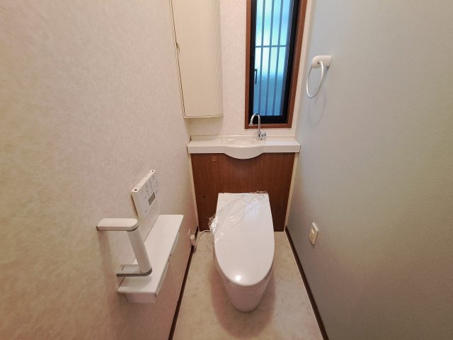 甲子園四番町戸建のトイレ