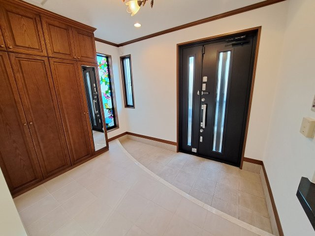 甲子園四番町戸建の玄関