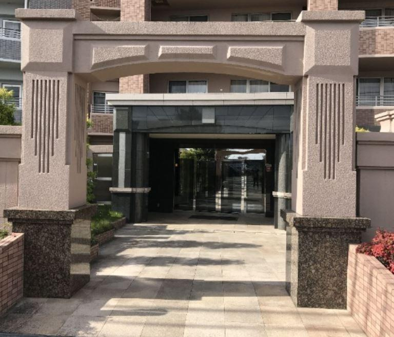 ランフォルセ楠葉ガーデンベニューのエントランス|■物件内覧・資金計画相談・住宅ローン相談、リフォーム相談、お問合せ受付中■
※当日・翌日のご内覧、ご相談はお電話でのお問合せがスムーズです！