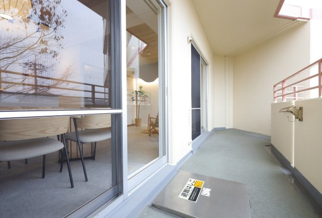 ディオ・フェルティ大津瀬田　天然木フルリノベーションの洋室