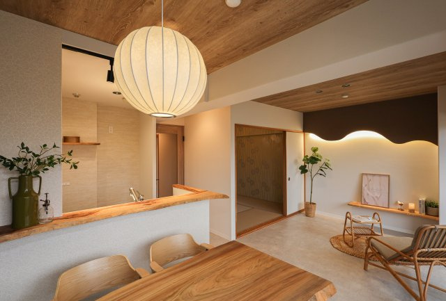 ディオ・フェルティ大津瀬田　天然木フルリノベーションのダイニング