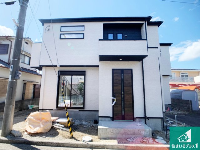 加古川市平岡町高畑　新築一戸建ての外観|周辺は落ち着いた街並みの住宅地！子育てがしやすい住環境です！まだ未完成ですが、現地でしかわからない事もございます。是非一度ご覧ください。