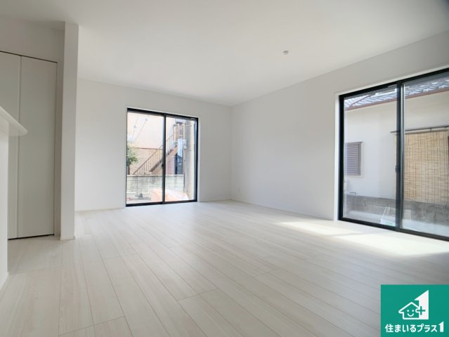 加古川市平岡町高畑　新築一戸建ての前面道路含む現地写真|周辺は落ち着いた街並みの住宅地！子育てがしやすい住環境です！まだ未完成ですが、現地でしかわからない事もございます。是非一度ご覧ください。