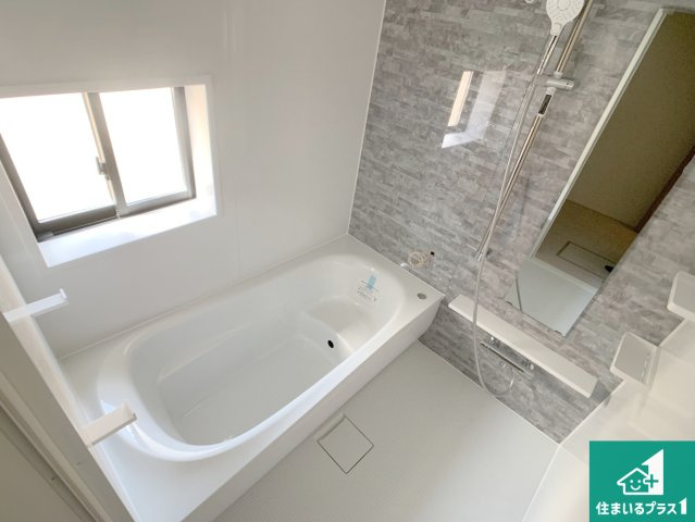 加古川市平岡町高畑　新築一戸建ての前面道路含む現地写真|周辺は落ち着いた街並みの住宅地！子育てがしやすい住環境です！まだ未完成ですが、現地でしかわからない事もございます。是非一度ご覧ください。