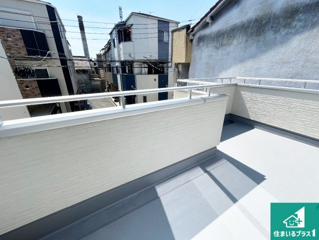 大阪市生野区田島　新築一戸建てのバルコニー|ワイドバルコニーは洗濯物を干すスペースが広いのでご家族が多くても安心！