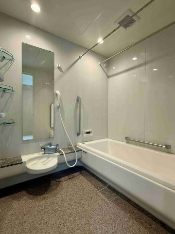 ６３２３０　岐阜市三笠町中古戸建ての浴室