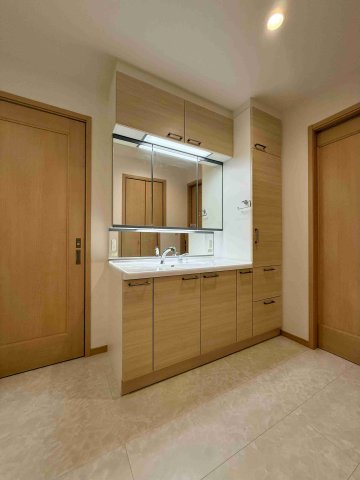 ６３２３０　岐阜市三笠町中古戸建ての独立洗面台