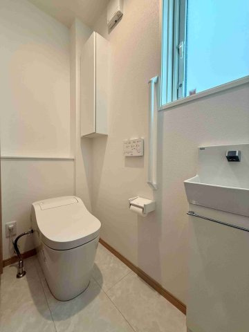 ６３２３０　岐阜市三笠町中古戸建てのトイレ