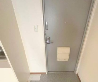 シュロス野口の玄関