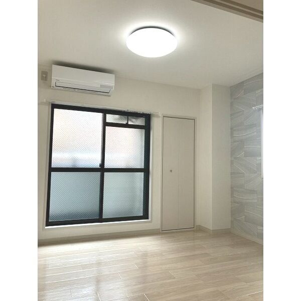 シュロス野口の洋室