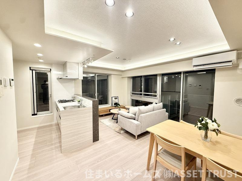 レ・ジェイド上北沢のキッチン|２面採光の明るいリビング