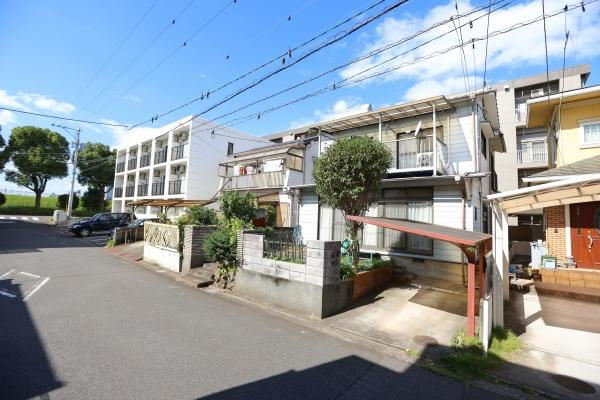 南津留　土地の前面道路含む現地写真|前面道路を含む現地（2025年10月撮影）