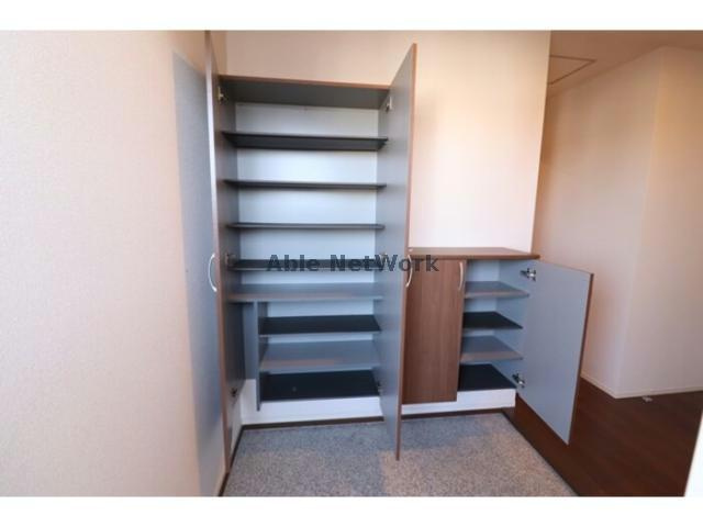 ルミウス（宮中）Bの玄関|大容量のシューズボックス