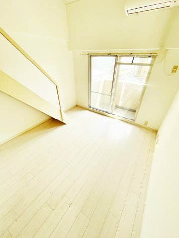 シャンテジョイフルの洋室