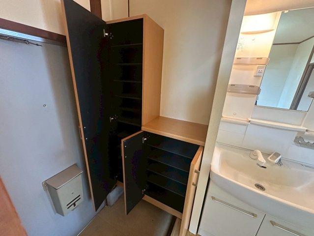 コーポフジノの収納|別部屋同タイプのお写真です。