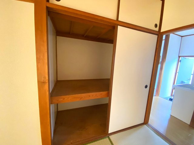 コーポフジノの収納|別部屋同タイプのお写真です。