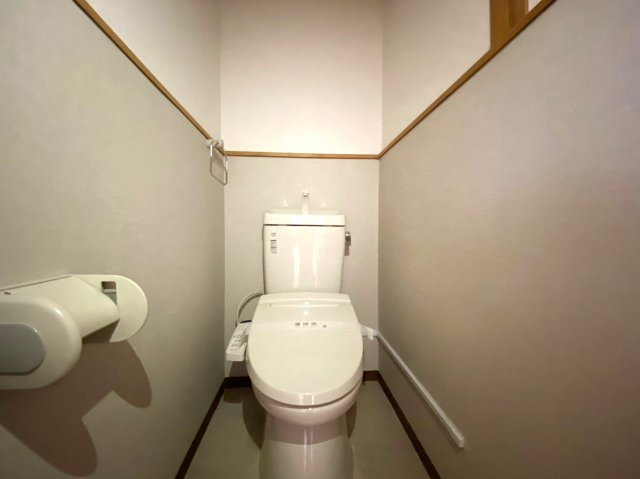 コーポフジノのトイレ|別部屋同タイプのお写真です。