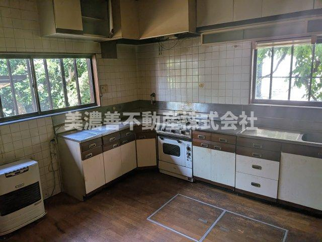 ６５９０１　岐阜市大洞柏台五丁目 中古住宅のキッチン