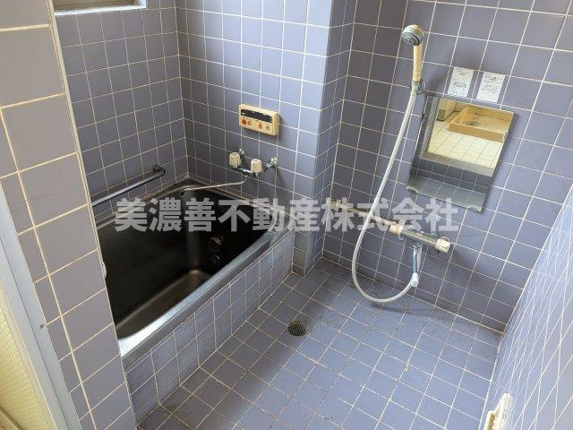 ６５９０１　岐阜市大洞柏台五丁目 中古住宅の浴室
