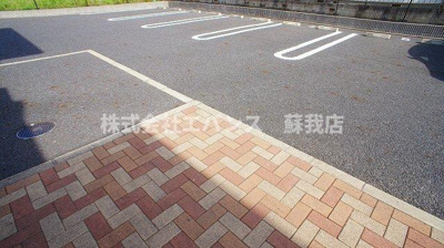 【駐車場】 | パレ・エクセラン | 駐車場があるので、車を買う予定の方も安心です