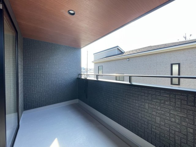 豊田市高上2丁目2期　新築分譲住宅　全2棟　1号棟のバルコニー|多用途に使えるインナーバルコニー付き。突然の雨でも安心です♪