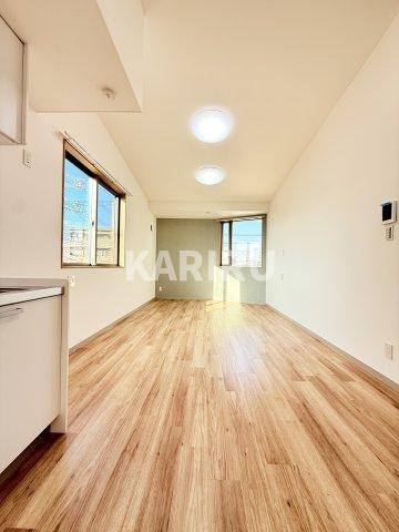 ＬＵＸ　ＳＱＵＡＲＥ　ＳＨＩＭＩＺＵの居間・リビング