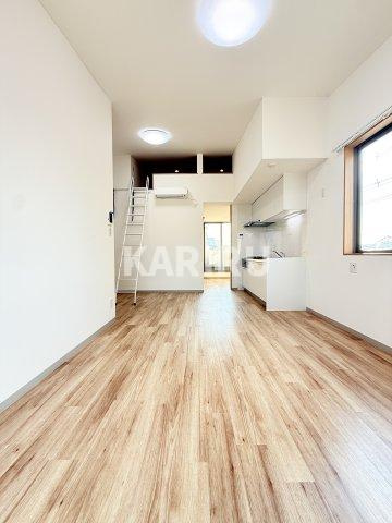 ＬＵＸ　ＳＱＵＡＲＥ　ＳＨＩＭＩＺＵの居間・リビング