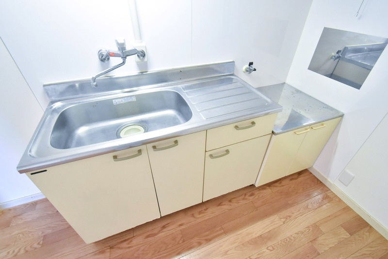 長門石ビレッジ【10,000円キャッシュバック物件】のキッチン|コンパクトなキッチンで掃除もラクラク