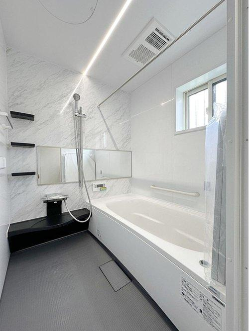 海田町国信2丁目 No.1の浴室|浴室乾燥機気付き1坪タイプの浴室☆
ユニットバスは、気密性にも優れています。そのため、冬場でもお湯が冷めにくく、暖かい空間を維持することができます。