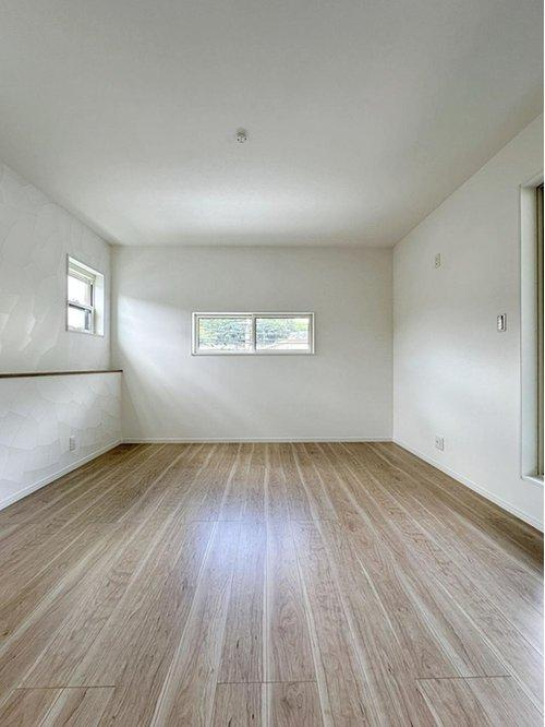 海田町国信2丁目 No.1のその他|8.5帖の広々とした主寝室☆
南東側に掃き出し窓もあり、2面採光の為とても明るいです♪