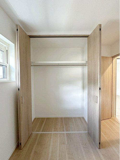 海田町国信2丁目 No.1の収納|全居室収納☆
5.29帖洋室のクローゼットです♪